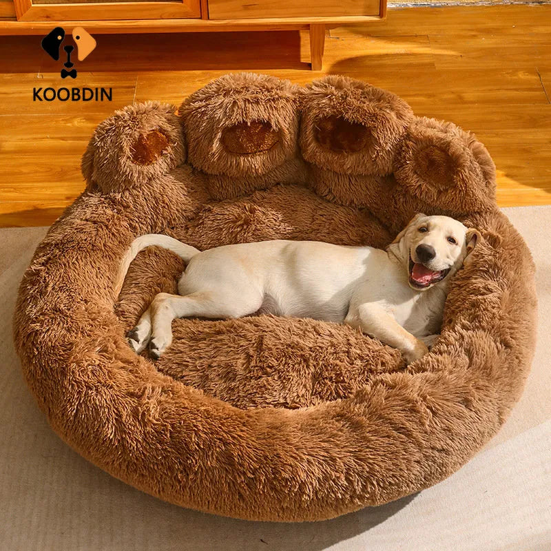 Bed for dogs and cats in the shape of a bear paw